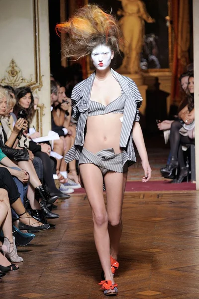 Look 32